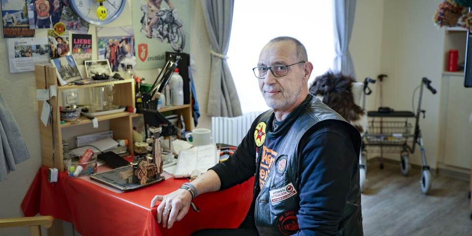 Jürgen Flaccus lebt seit Mai dieses Jahres im Christophorus-Hospiz in Mainz-Drais. © Sascha Kopp